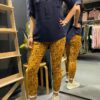 Jewelly jeans allover print oker geel