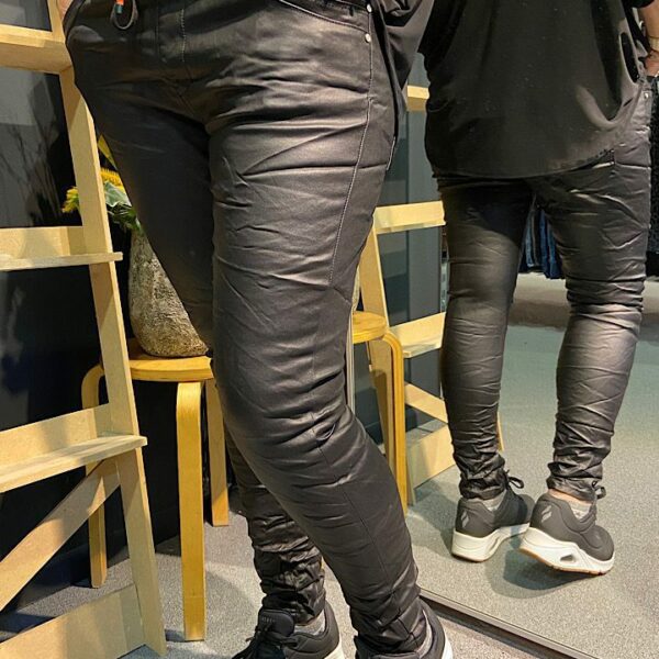 Karostar leatherlook jog jeans met kordje zwart