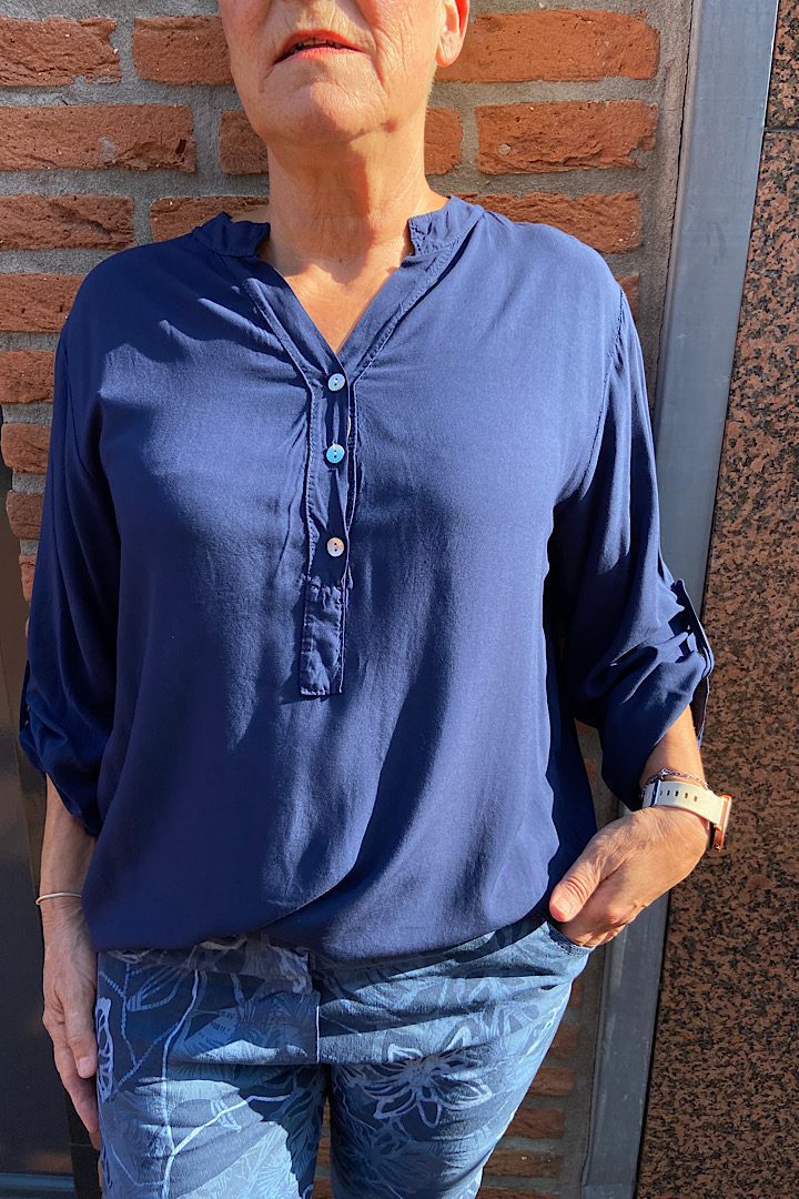 100% Vicose blouse met konpen donker blauw