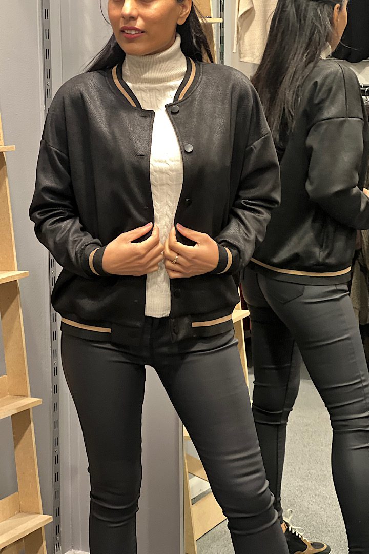 Musthave Suedine jacket met knopen zwart