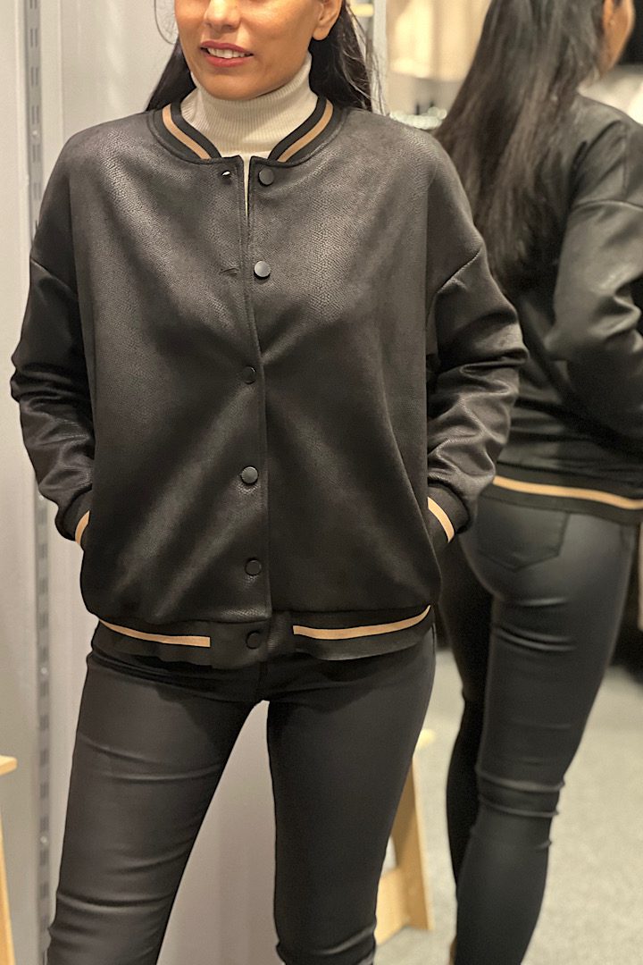 Musthave Suedine jacket met knopen zwart