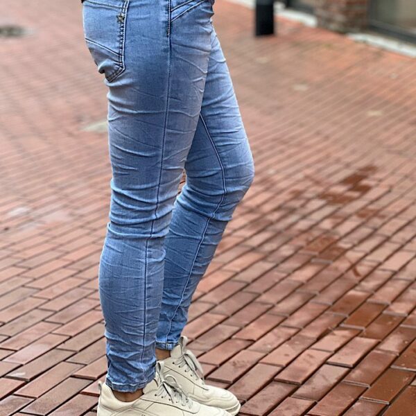 Jewelly high waist jeans met facny knopensluiting lichtblauw
