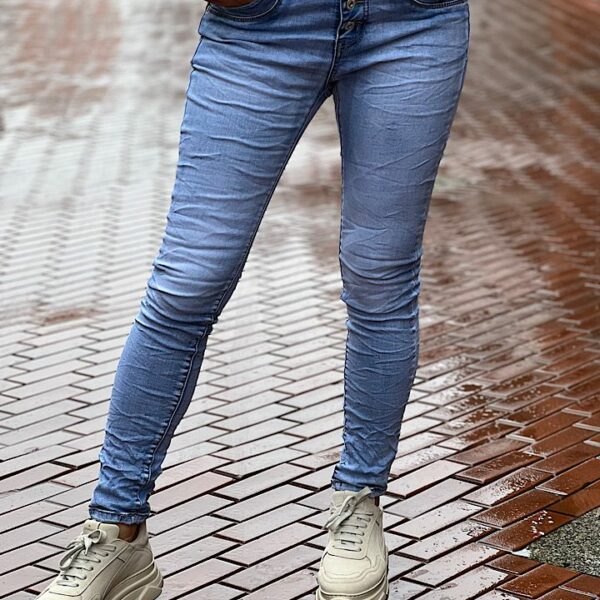 Jewelly jeans met knoopsluiting lichtblauw