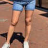 Jewelly jeans short met slijtage plekken blauw