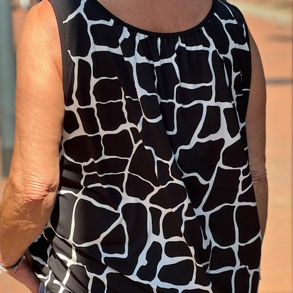 Mouwloos top met giraffeprint zwart/wit