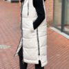 Lange gewatteerde bodywarmer met capuchon roomwit