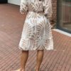 Ibiza style jurk met print beige