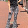 Travel Flared broek ´BY Swan´ printed zwart