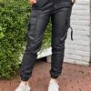 Leather look cargo broek zwart