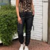 Leather look cargo broek zwart