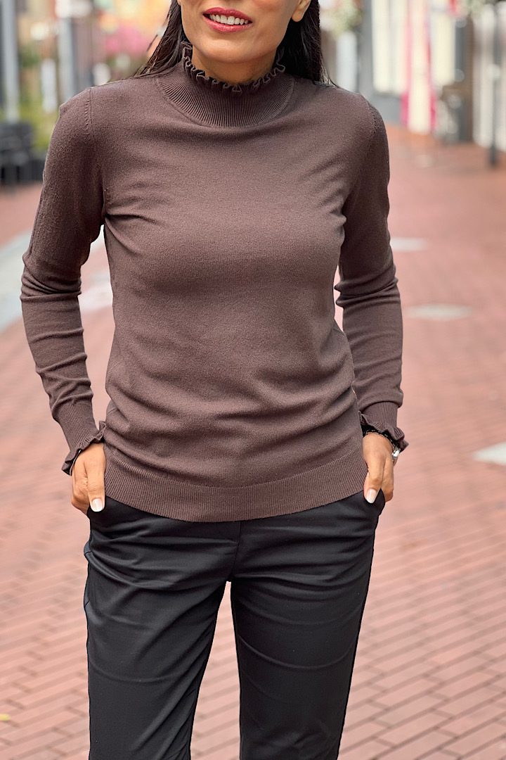 Turtleneck trui met ruches bruin