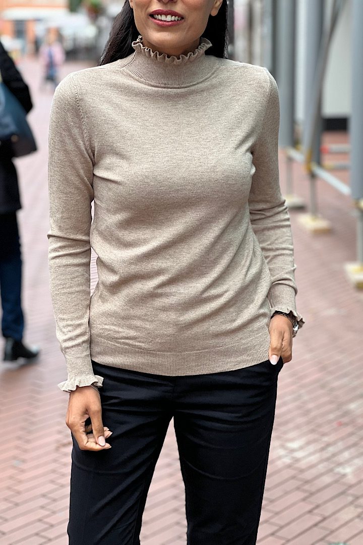 Turtleneck trui met ruches taupe