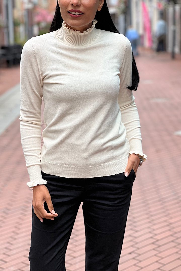 Turtleneck trui met ruches beige