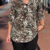 Travel blouse met dierenprint legergroen