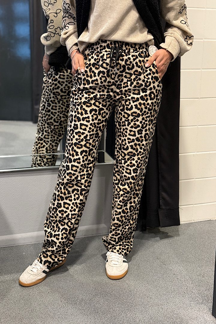 Miss Angelia Broek met Luipaardrprint