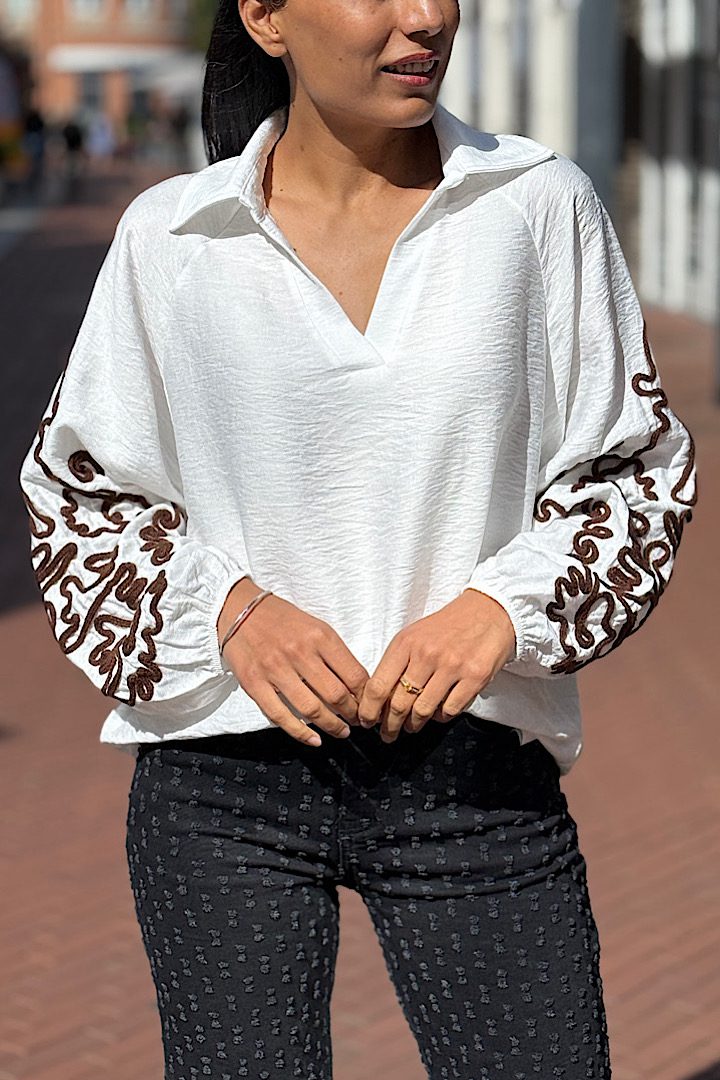 Musthave Blouse met Embroidery